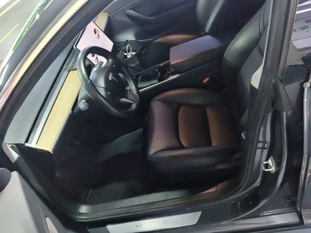Tesla Model 3 — фото 15
