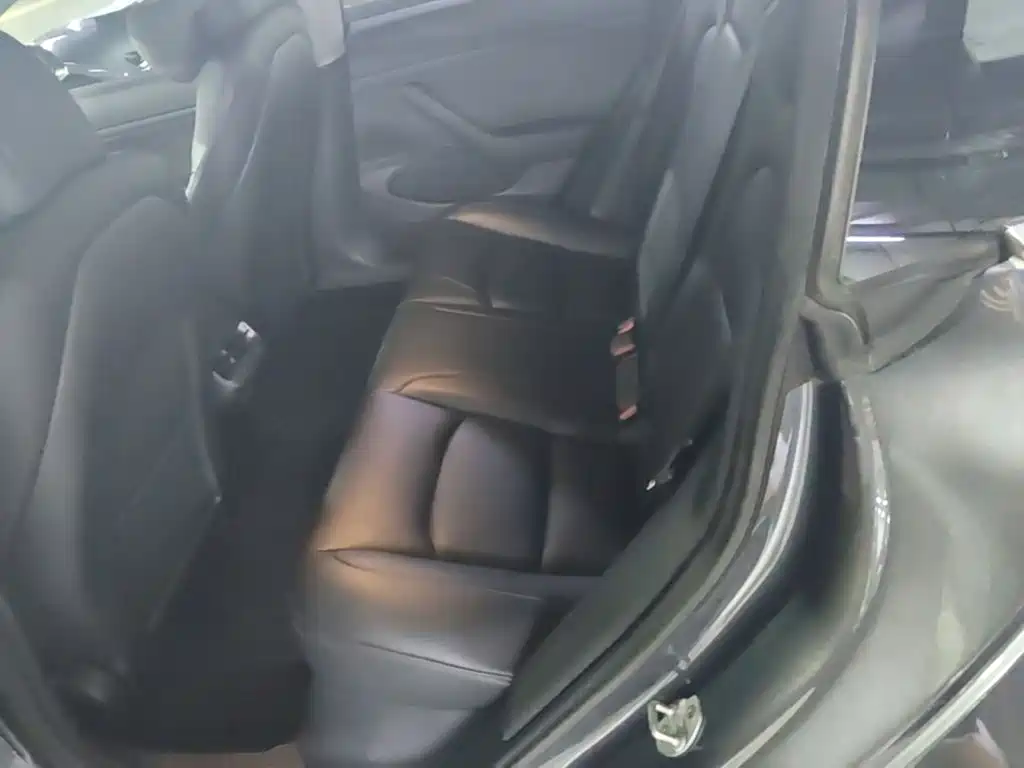 Tesla Model 3 — фото 17