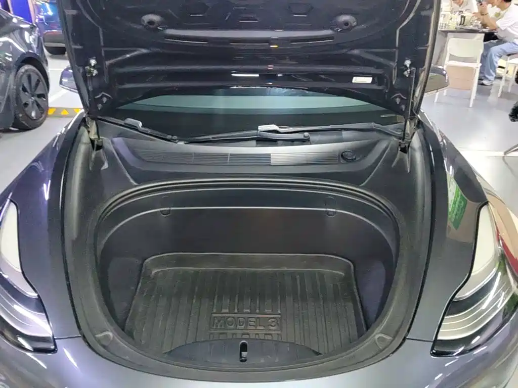 Tesla Model 3 — фото 20