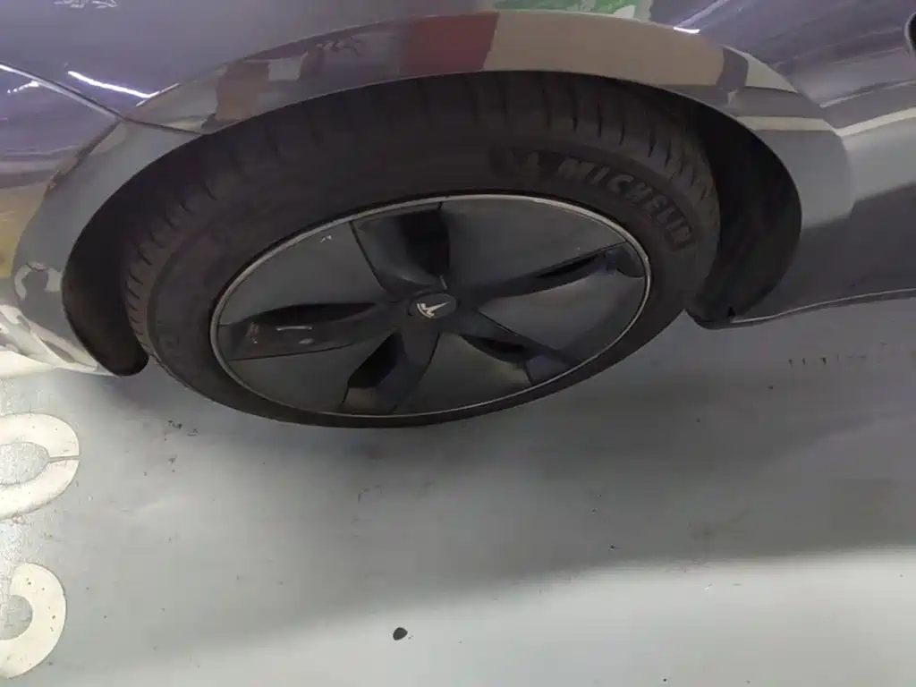 Tesla Model 3 — фото 23