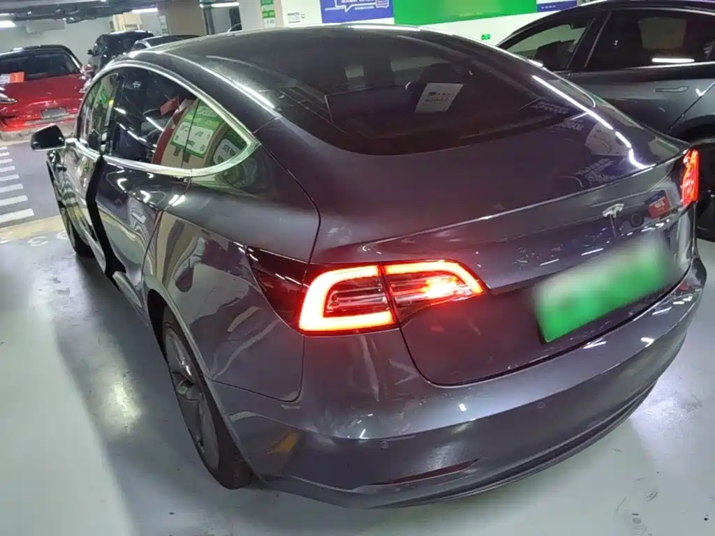 Tesla Model 3 — фото 5