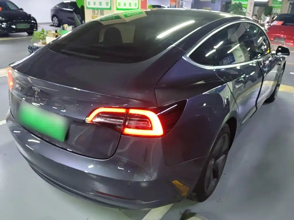Tesla Model 3 — фото 7