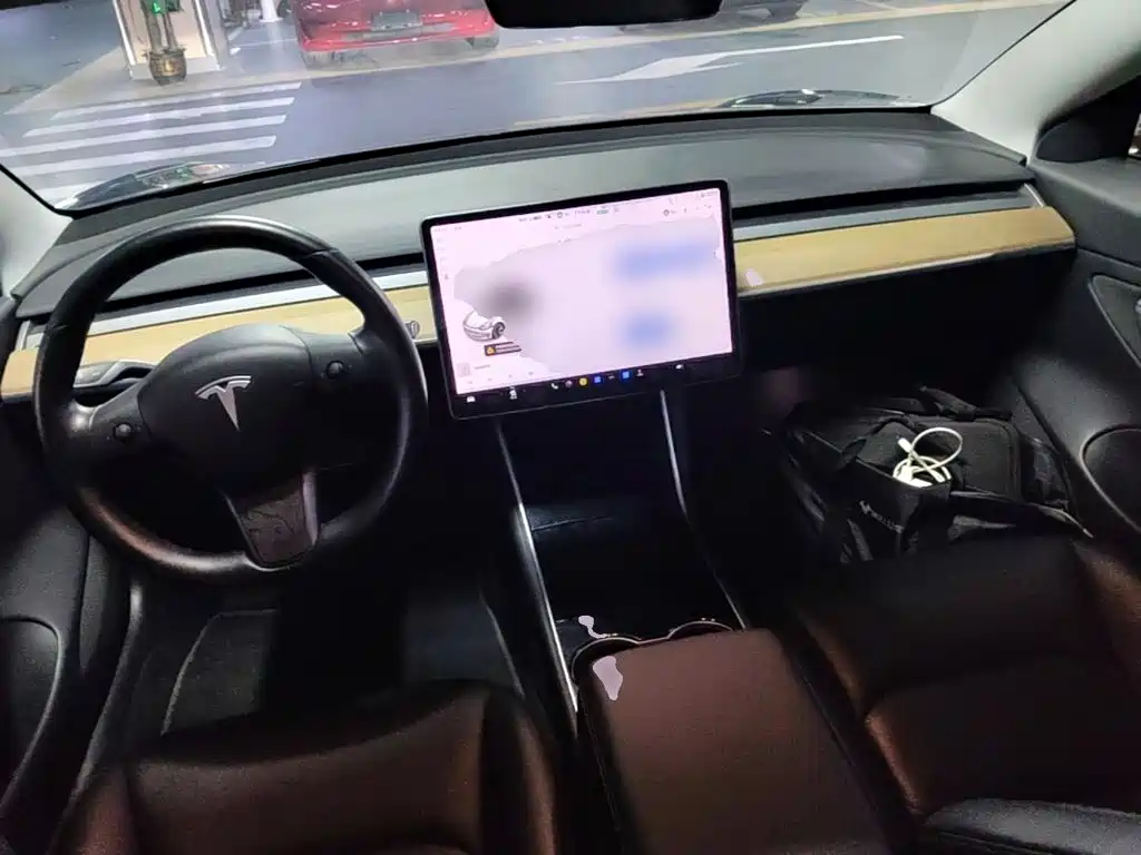 Tesla Model 3 — фото 10