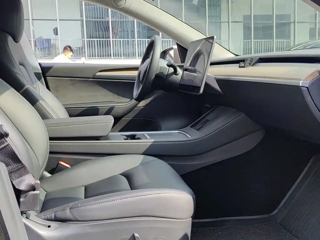 Tesla Model Y — фото 9
