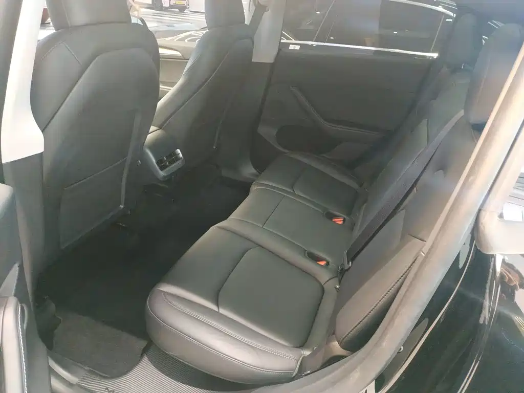 Tesla Model Y — фото 17