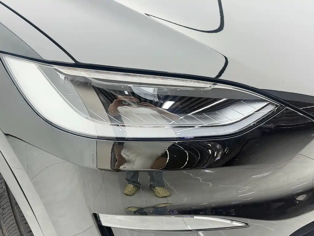 Tesla Model X — фото 8