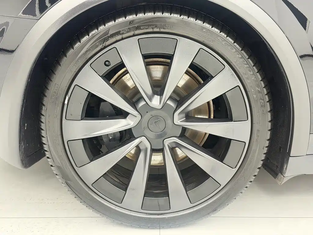 Tesla Model X — фото 9