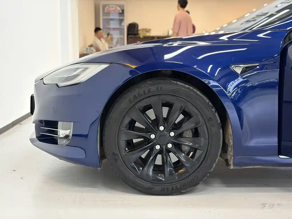 Tesla Model S — фото 4