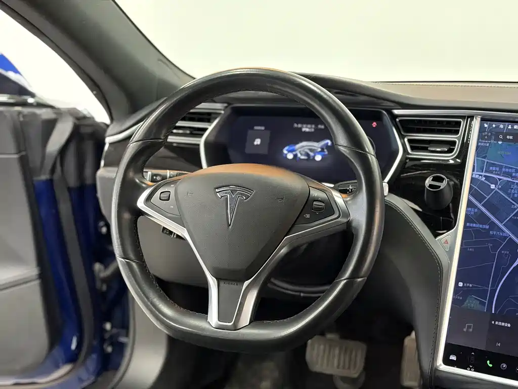 Tesla Model S — фото 7