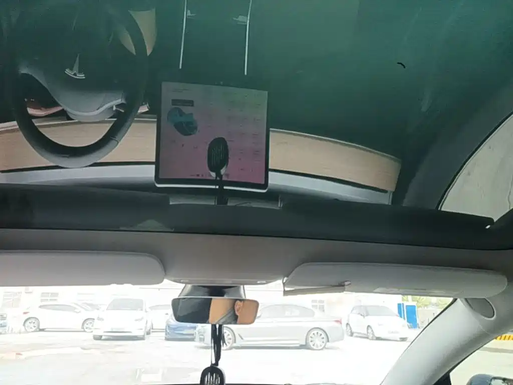 Tesla Model 3 — фото 18