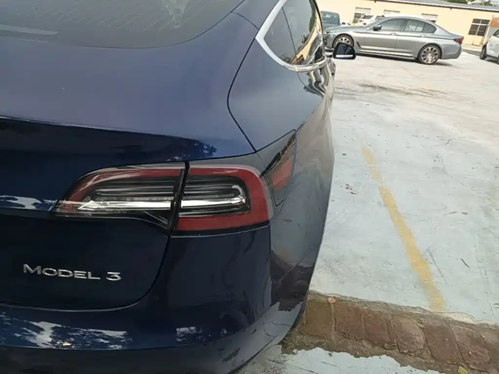 Tesla Model 3 — фото 8
