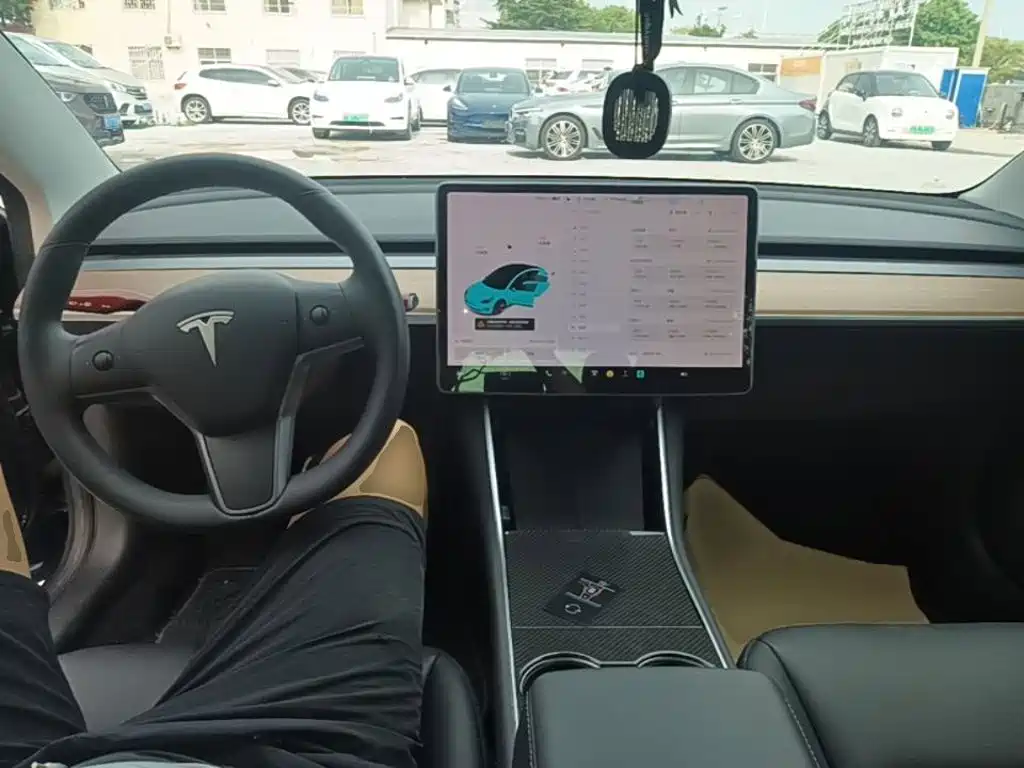 Tesla Model 3 — фото 10
