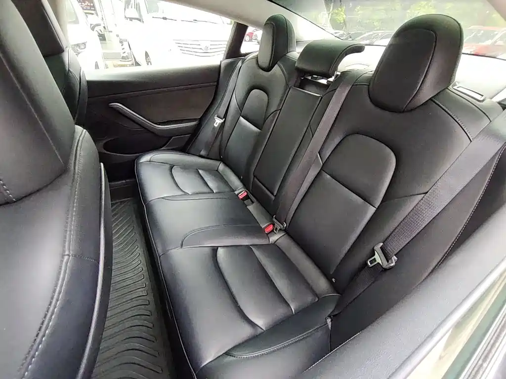 Tesla Model 3 — фото 13