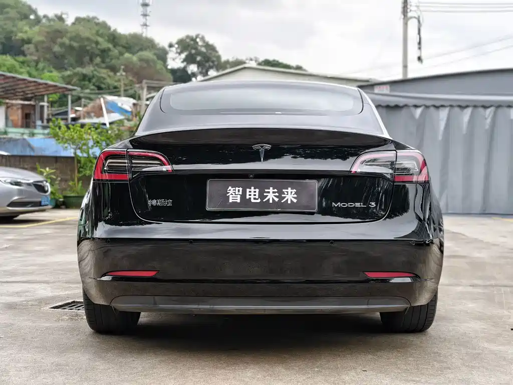 Tesla Model 3 — фото 5