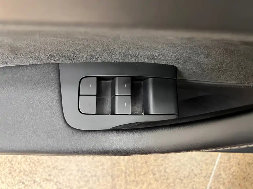 Tesla Model 3 — фото 14