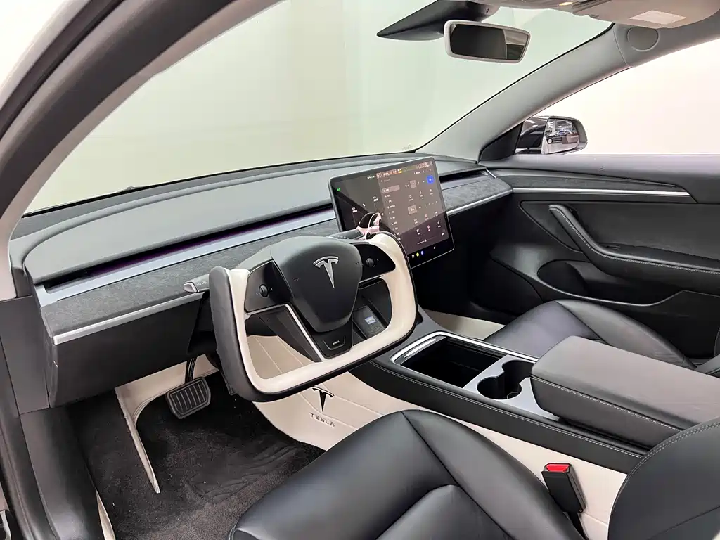 Tesla Model 3 — фото 17