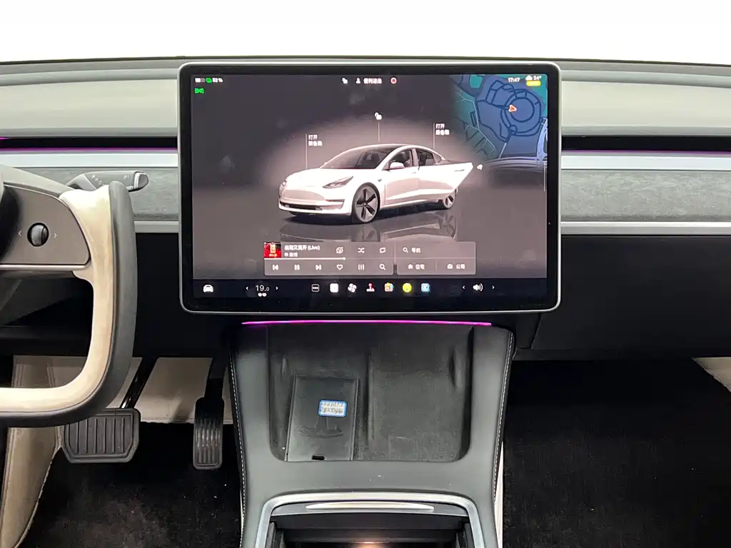 Tesla Model 3 — фото 24