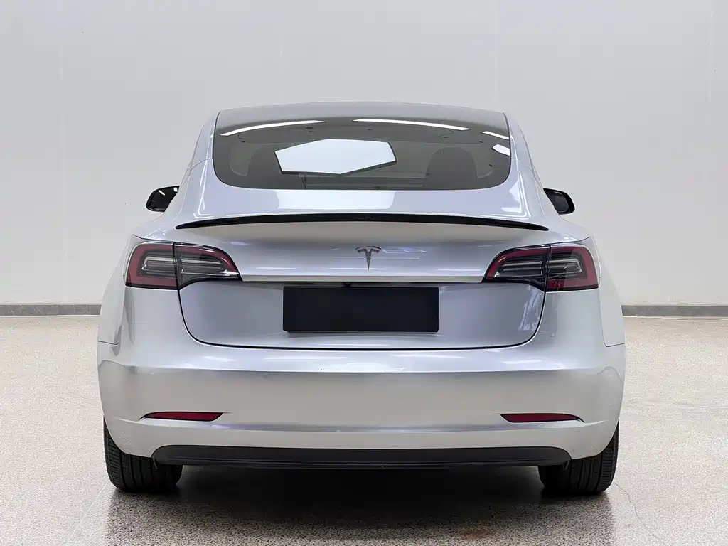 Tesla Model 3 — фото 6