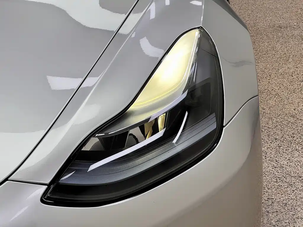 Tesla Model 3 — фото 9
