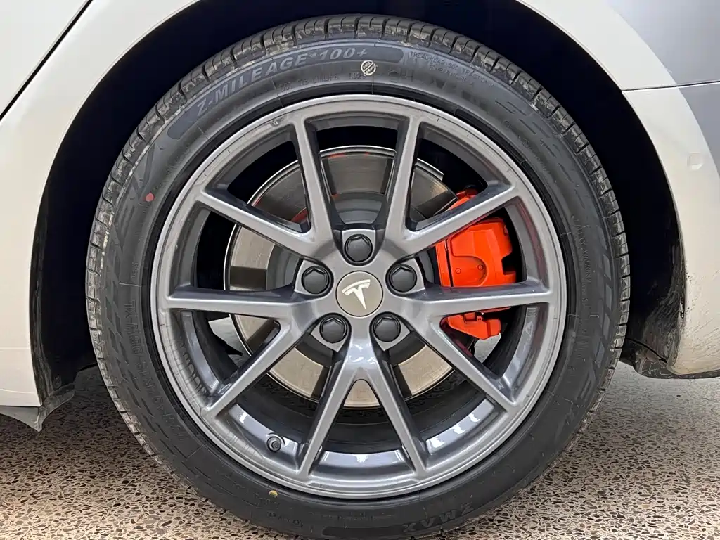 Tesla Model 3 — фото 10