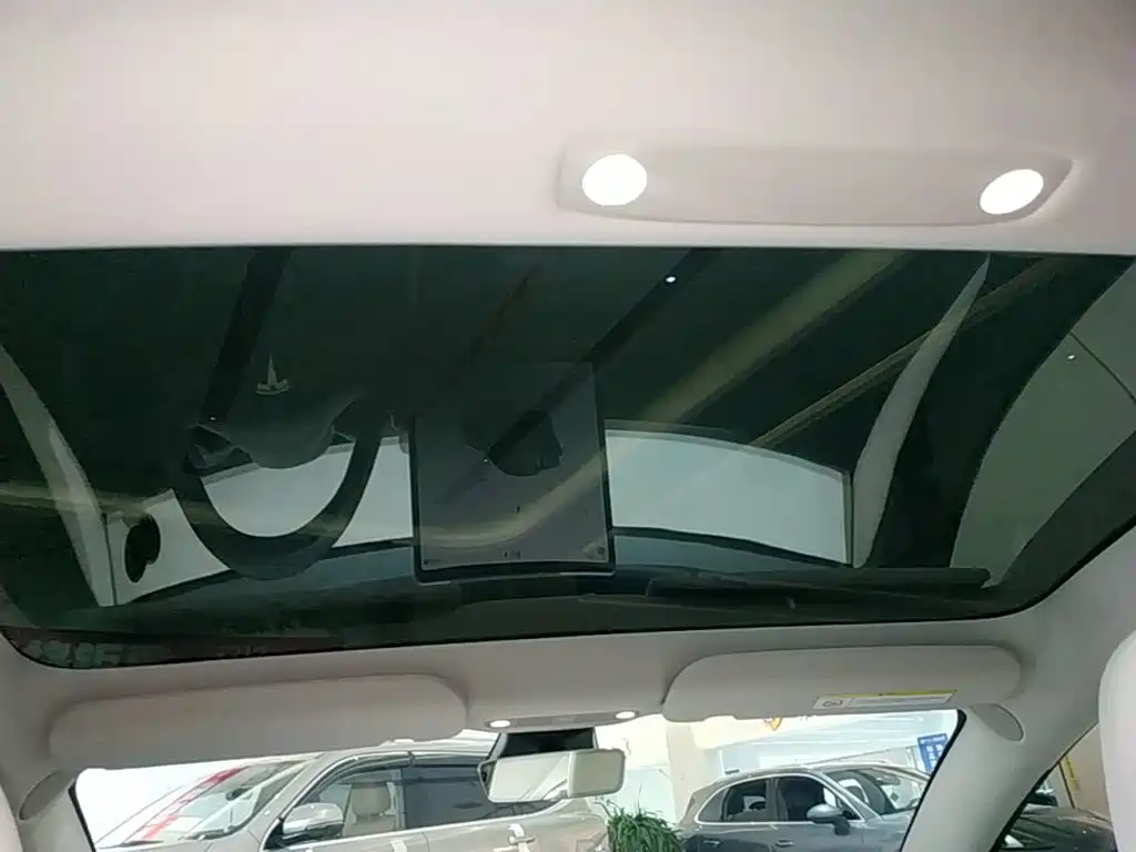 Tesla Model 3 — фото 18