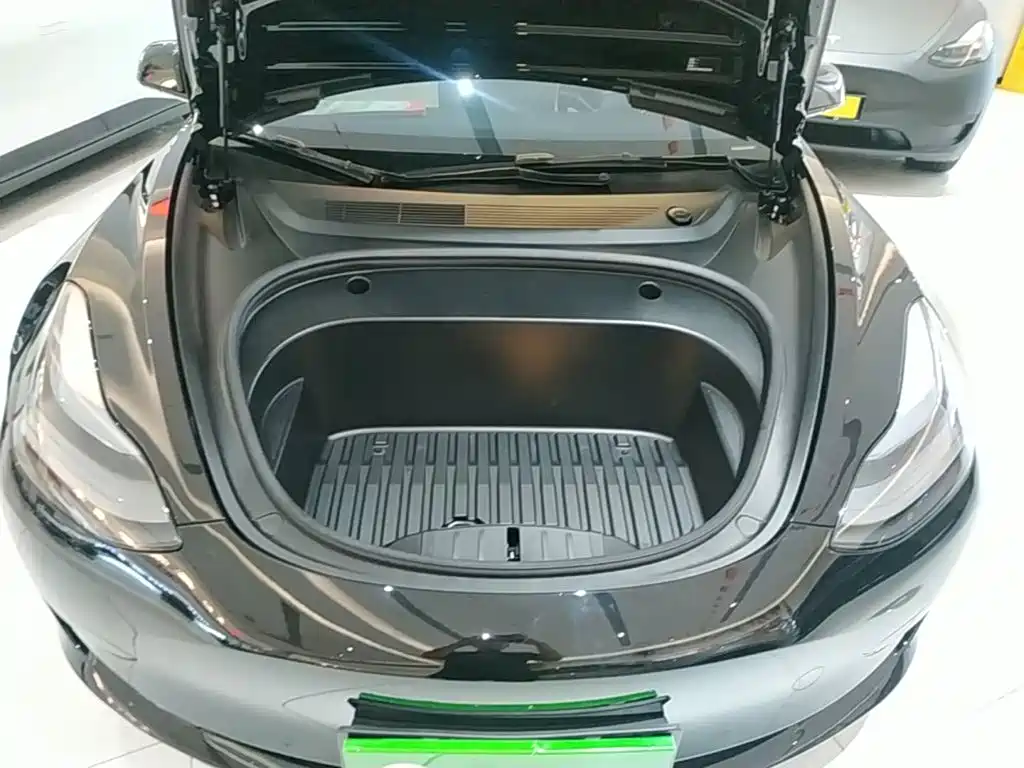 Tesla Model 3 — фото 20