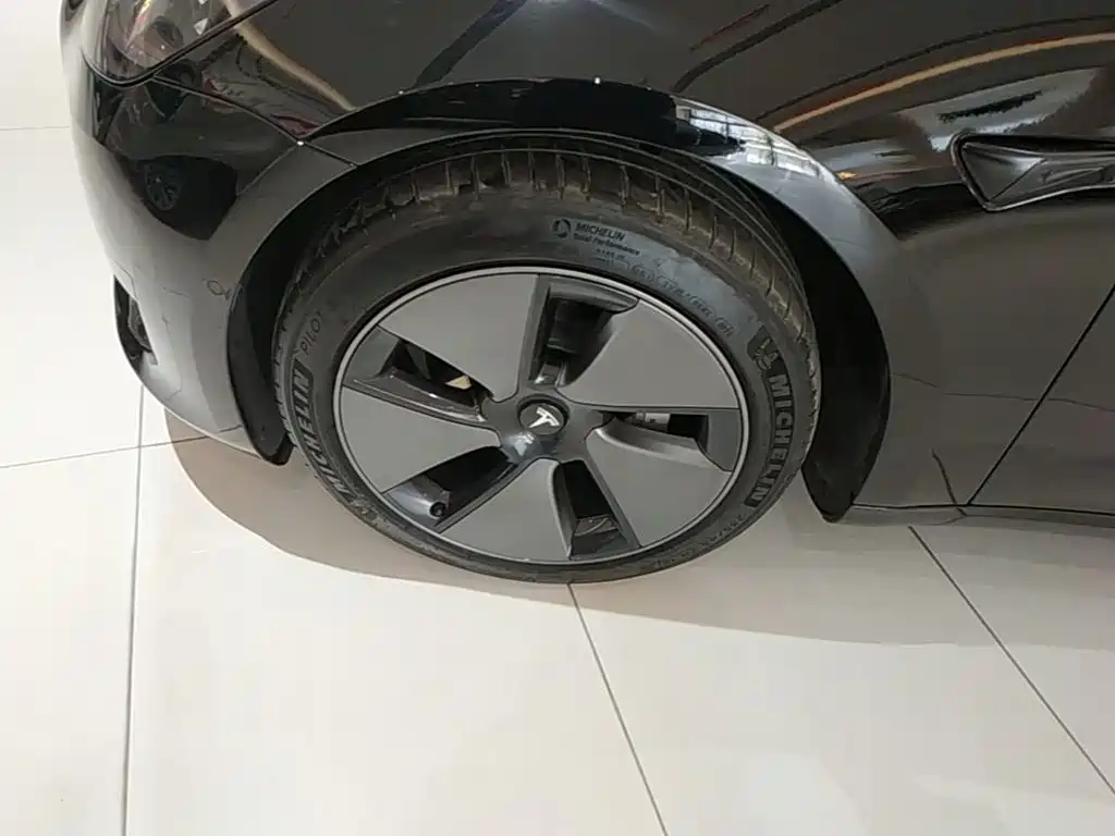 Tesla Model 3 — фото 23
