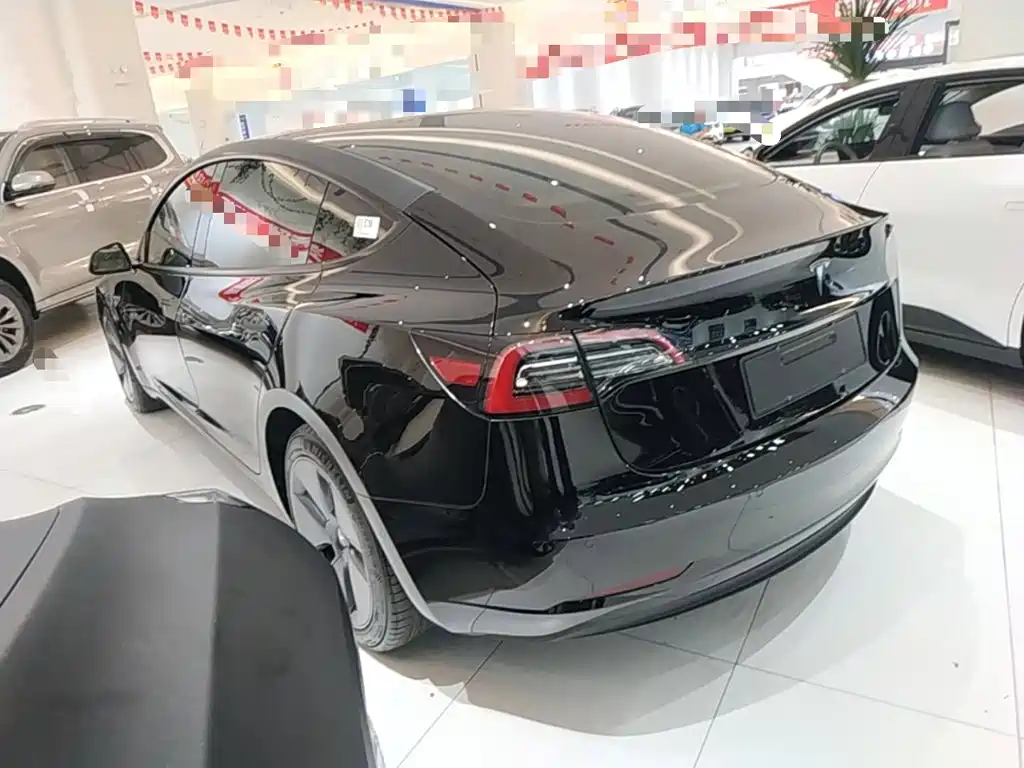 Tesla Model 3 — фото 5