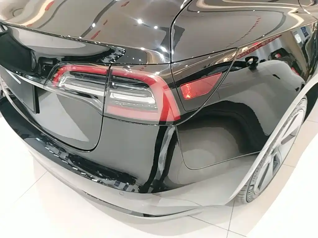 Tesla Model 3 — фото 8