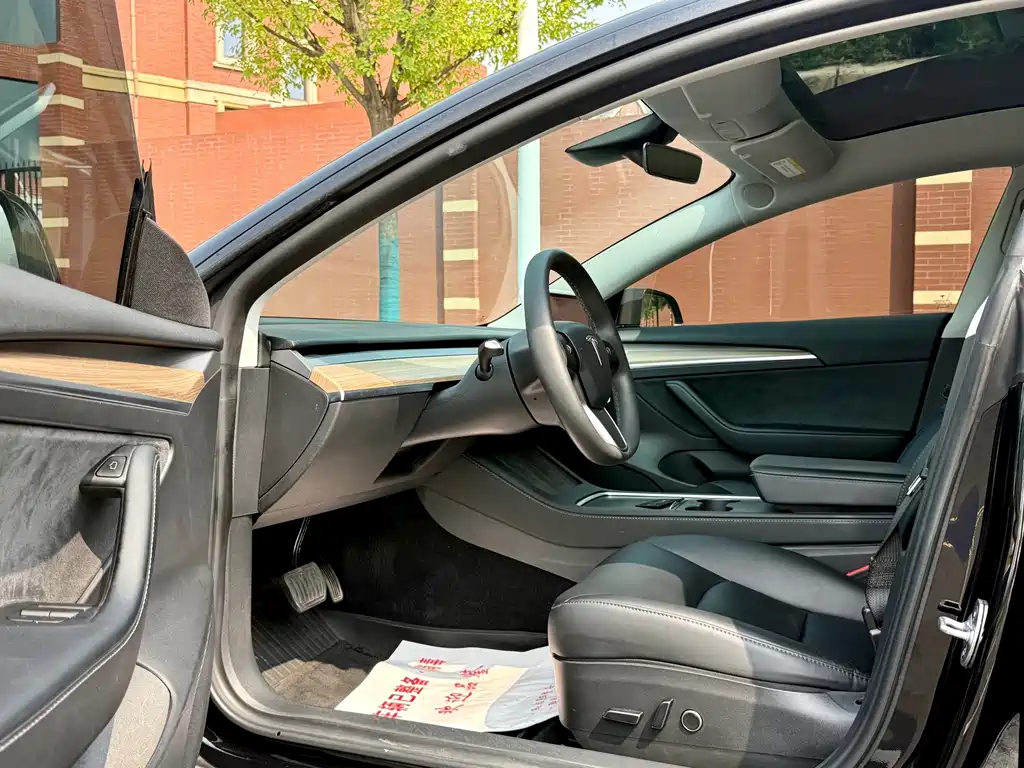 Tesla Model 3 — фото 4