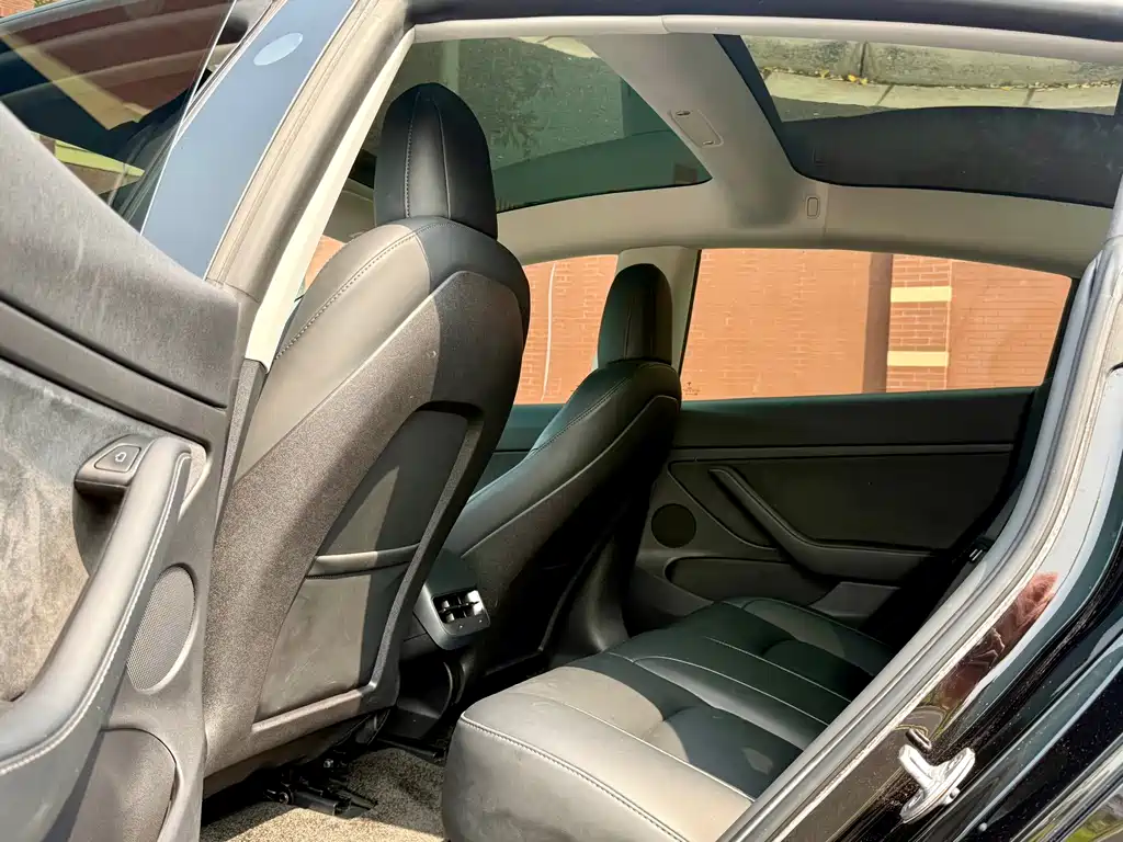 Tesla Model 3 — фото 6