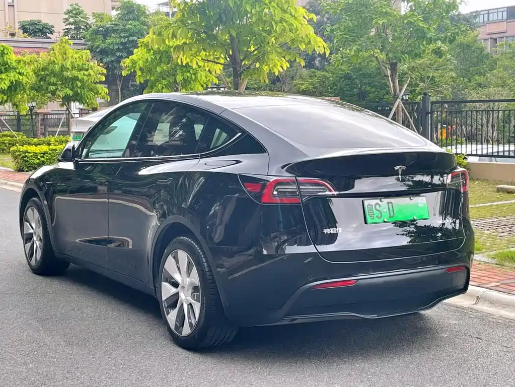 Tesla Model Y — фото 6