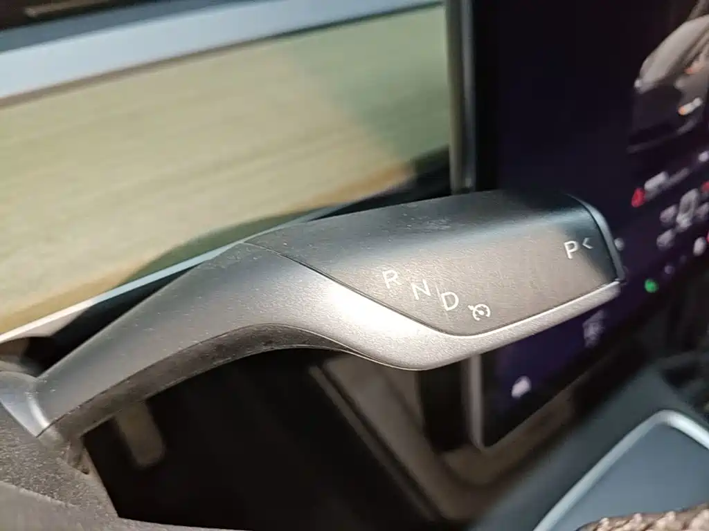 Tesla Model Y — фото 14
