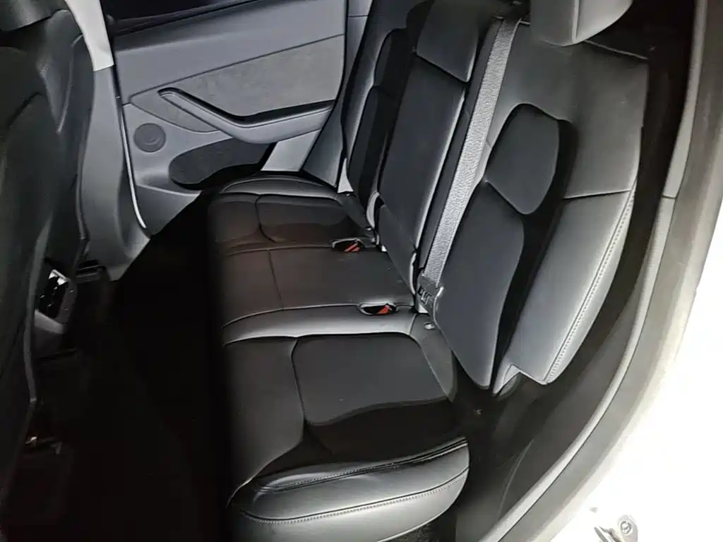 Tesla Model Y — фото 17