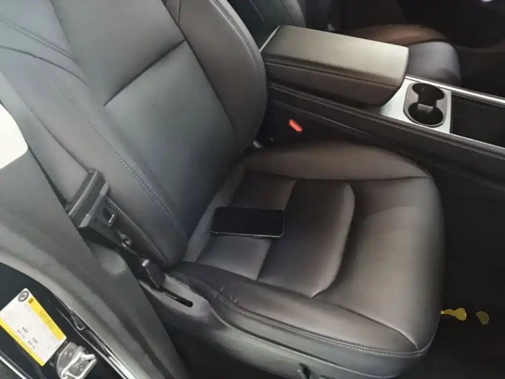 Tesla Model Y — фото 25
