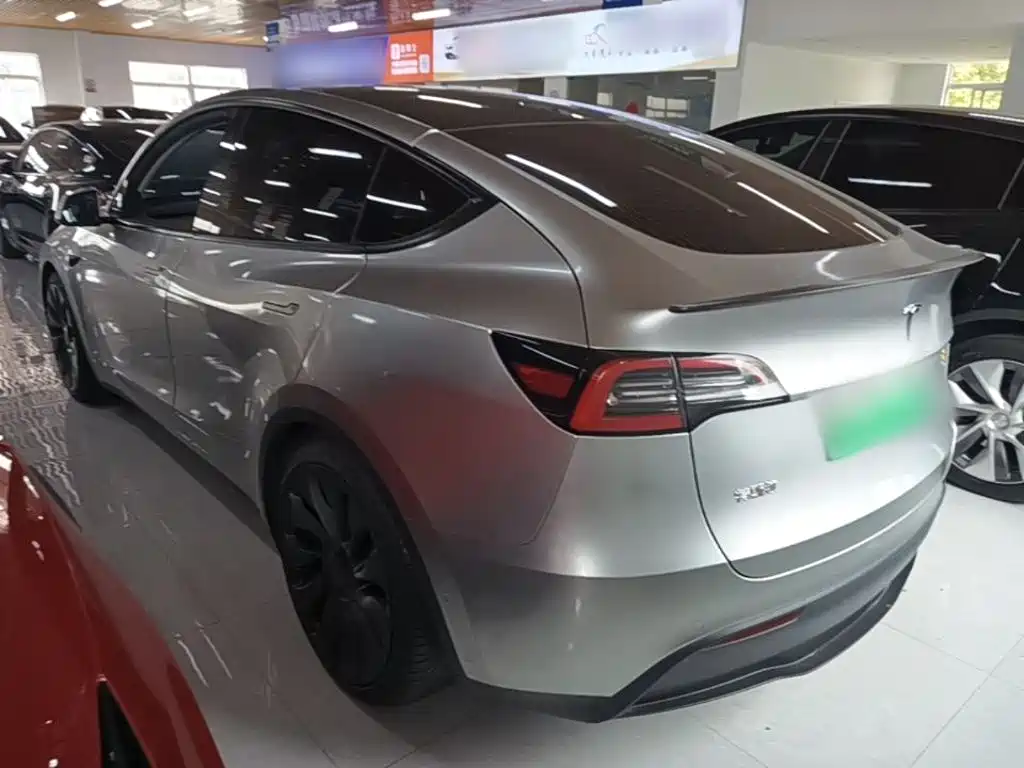 Tesla Model Y — фото 5