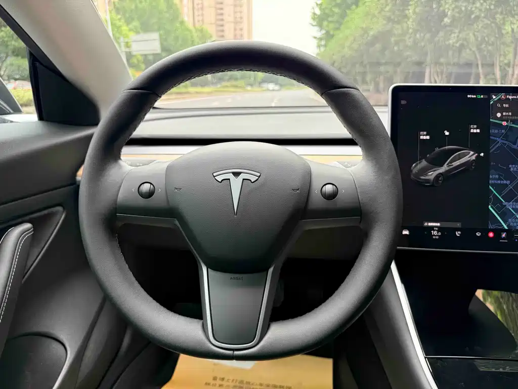 Tesla Model 3 — фото 14