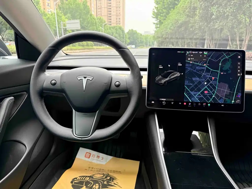 Tesla Model 3 — фото 15