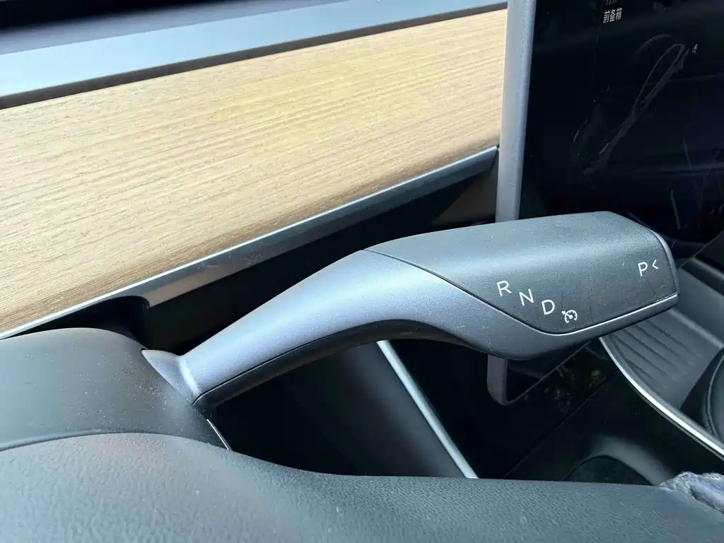 Tesla Model 3 — фото 17