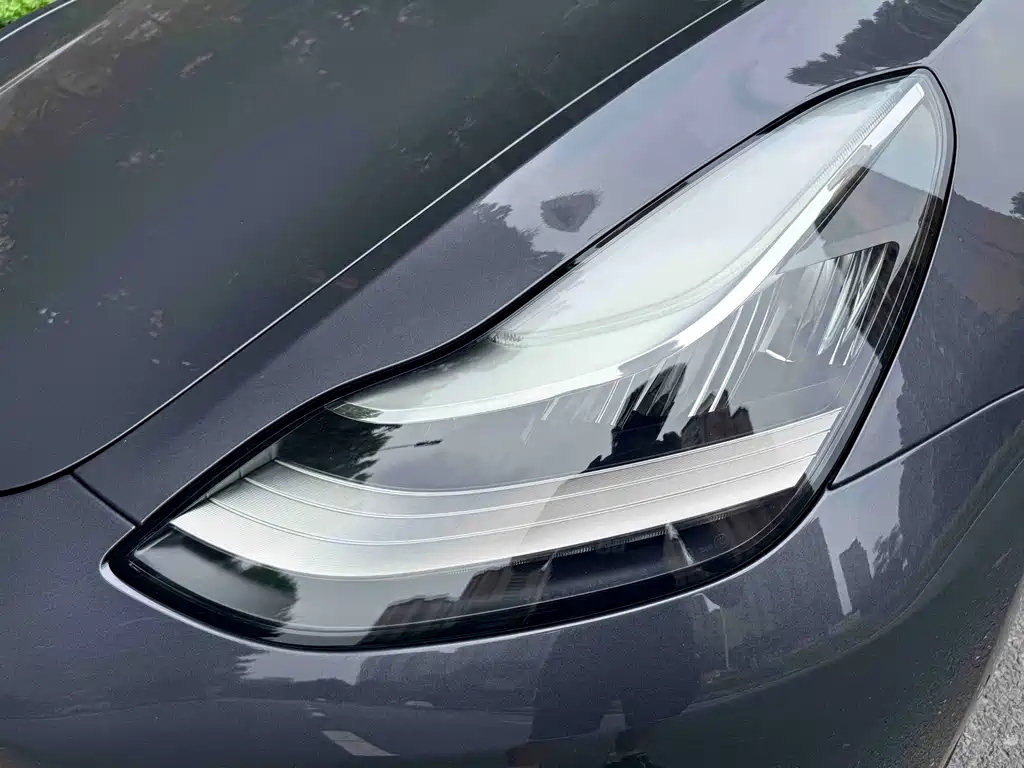 Tesla Model 3 — фото 3