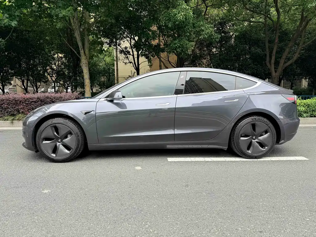Tesla Model 3 — фото 5