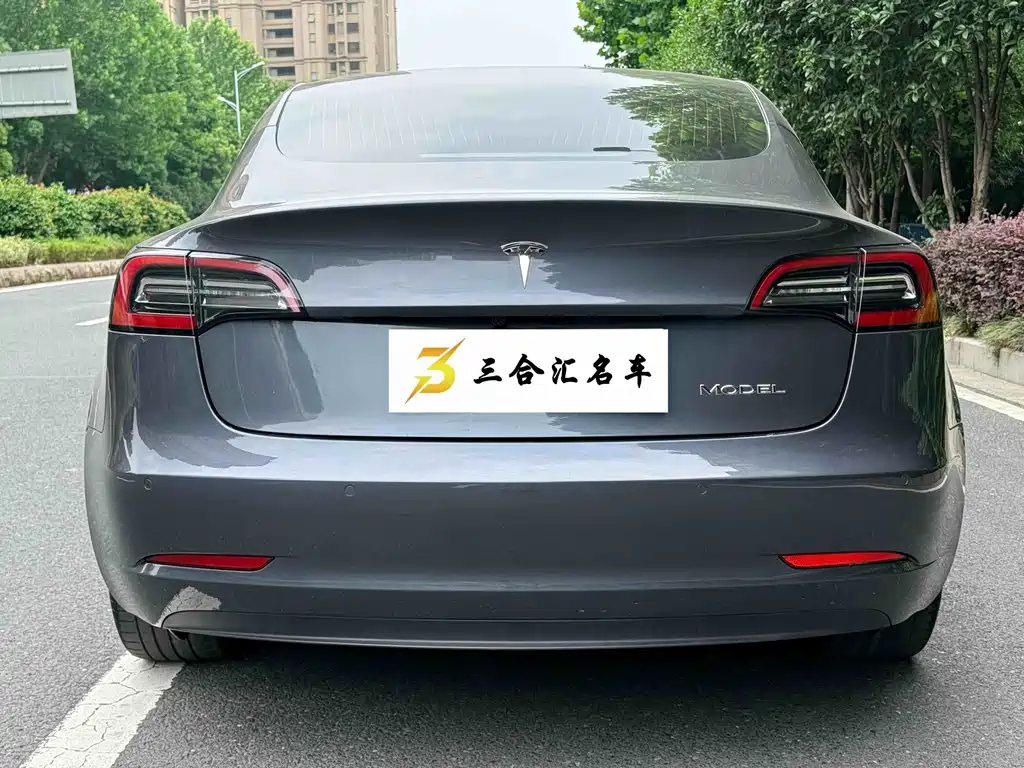 Tesla Model 3 — фото 9