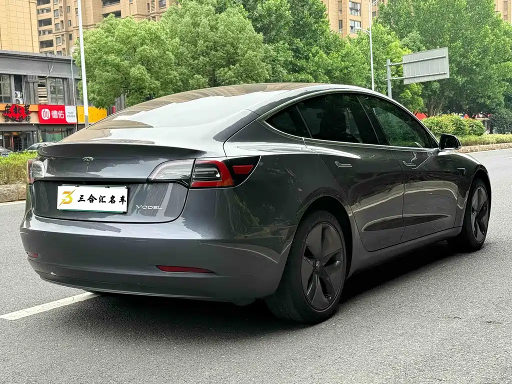 Tesla Model 3 — фото 10
