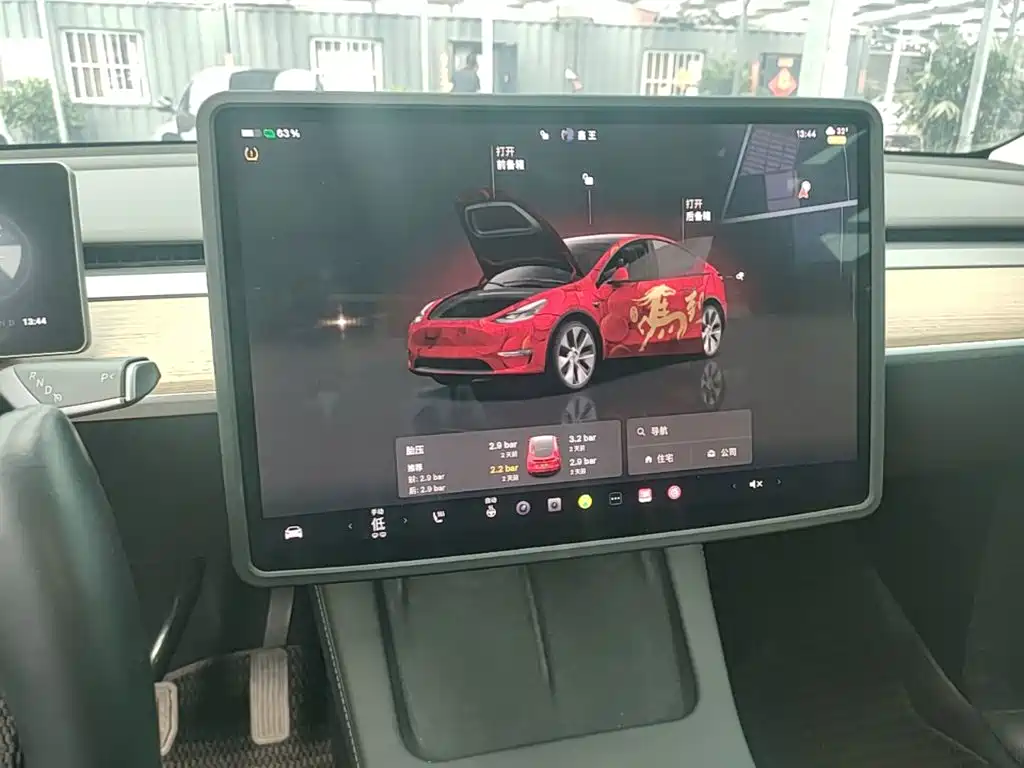 Tesla Model Y — фото 13