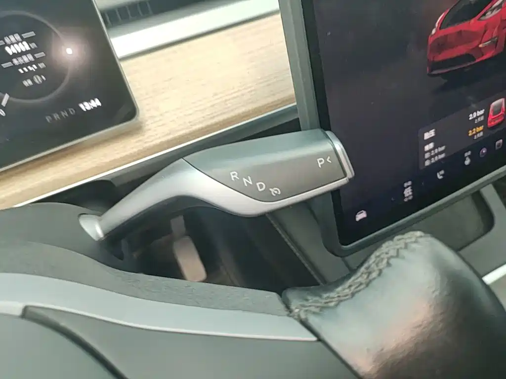 Tesla Model Y — фото 14