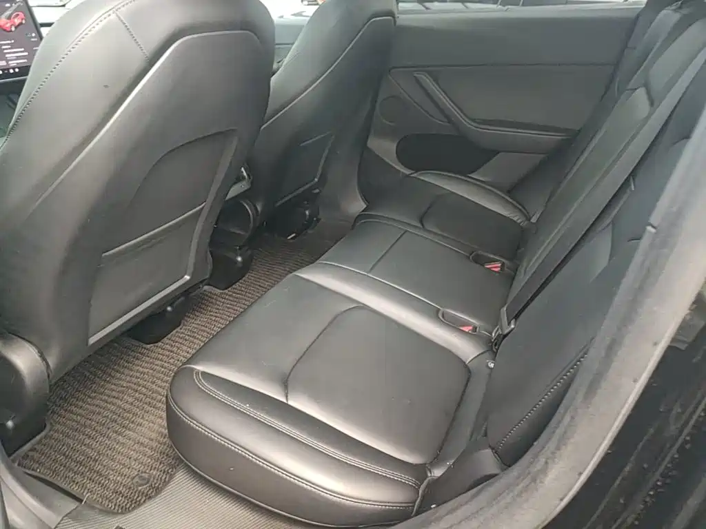 Tesla Model Y — фото 17