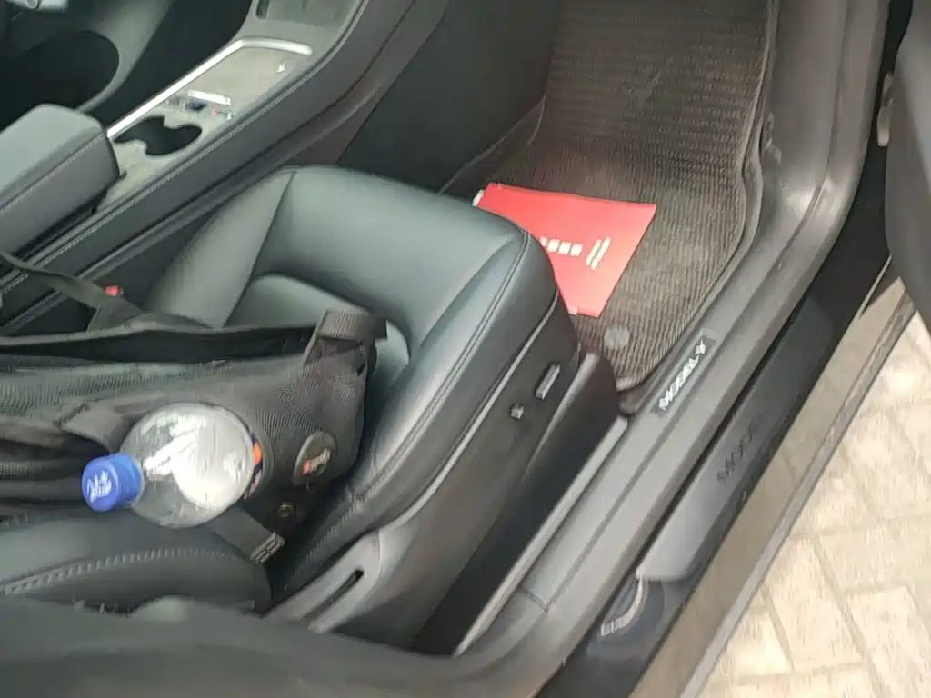 Tesla Model Y — фото 25