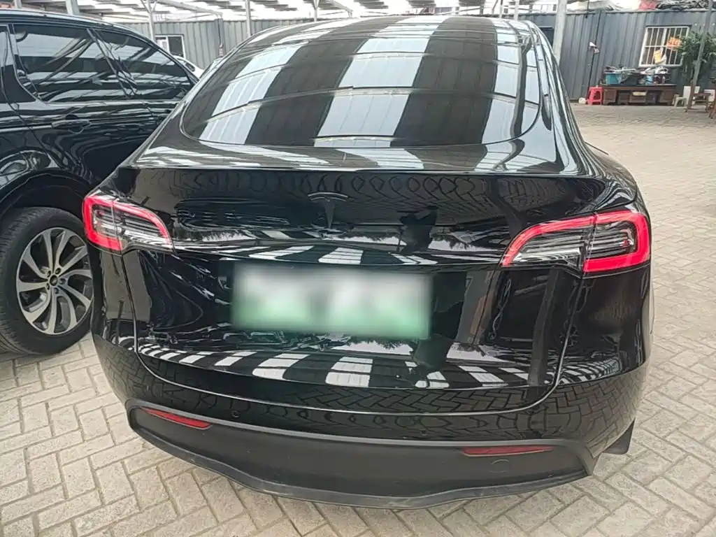 Tesla Model Y — фото 6