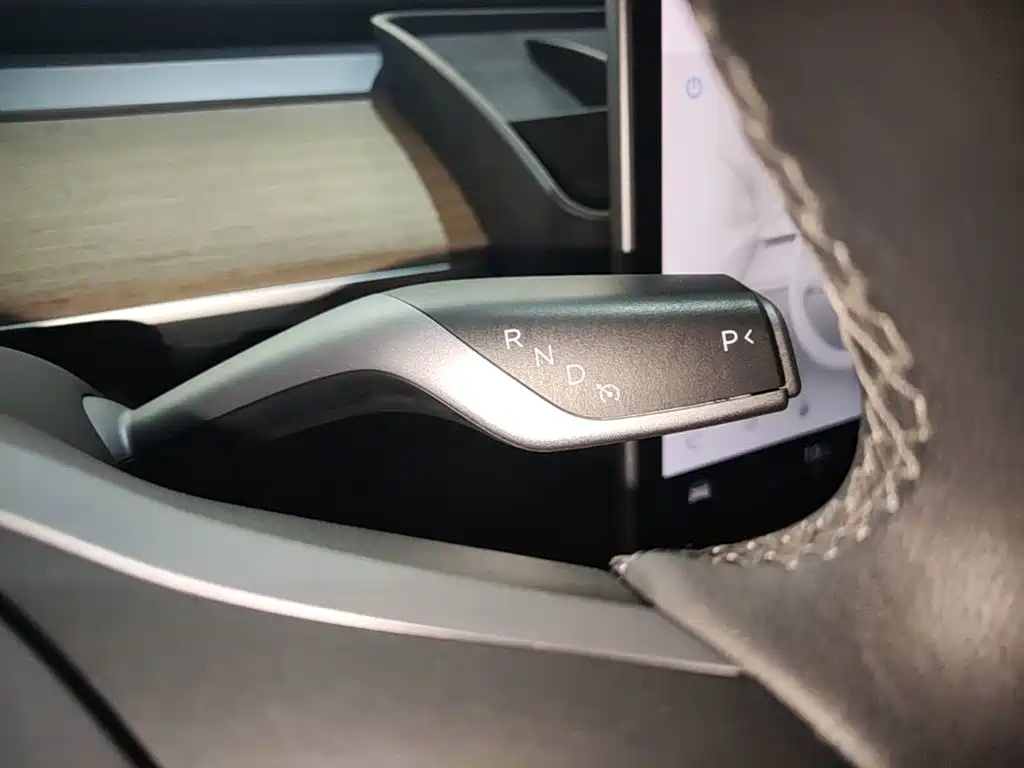 Tesla Model Y — фото 14