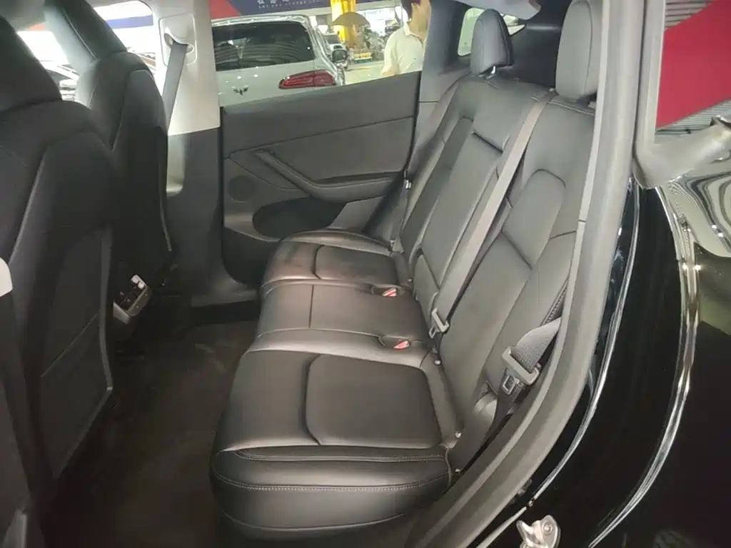 Tesla Model Y — фото 17
